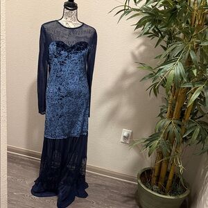 Entro Navy Blue Long Sleeve Velvet Dress